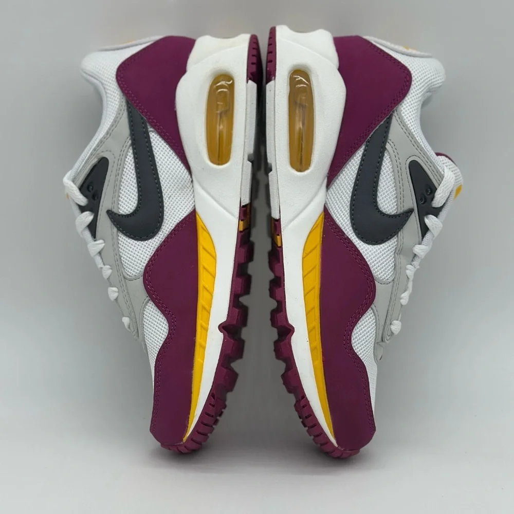 Nike White and Purple Sneakers with Air Cushion